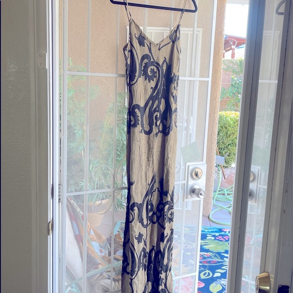 RUNWAY designer ETRO LINEN summer DRESS!  Gorgeous Batik tribal print and slit♥️ - Picture 3 of 9